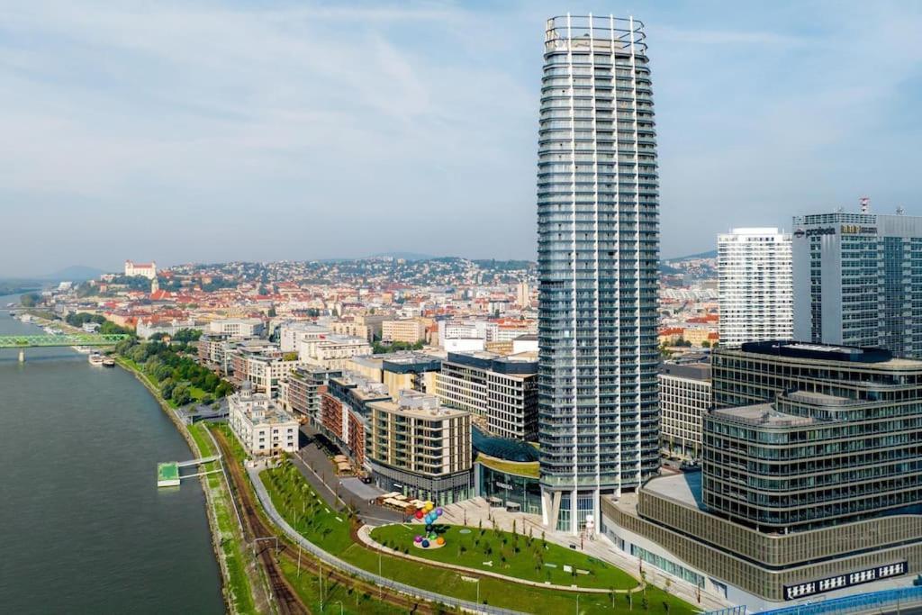 Appartement The First Skyscraper In Slovakia à Bratislava Extérieur photo